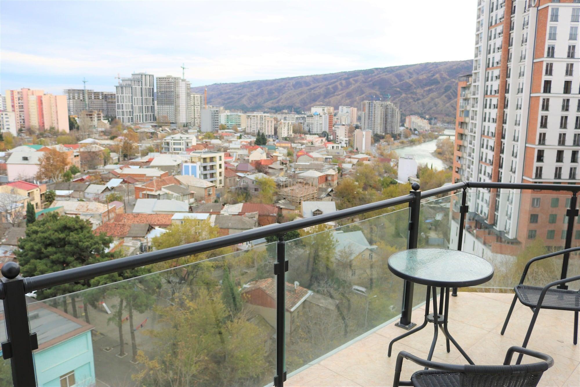 L Plaza Hotel Тбилиси Екстериор снимка