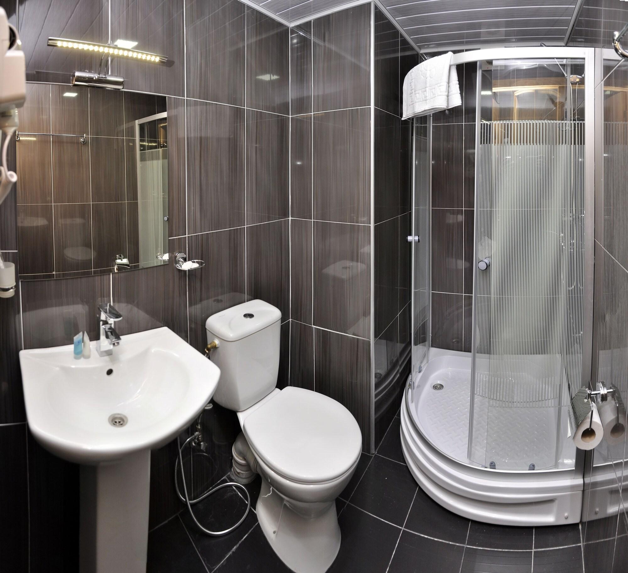 L Plaza Hotel Тбилиси Екстериор снимка
