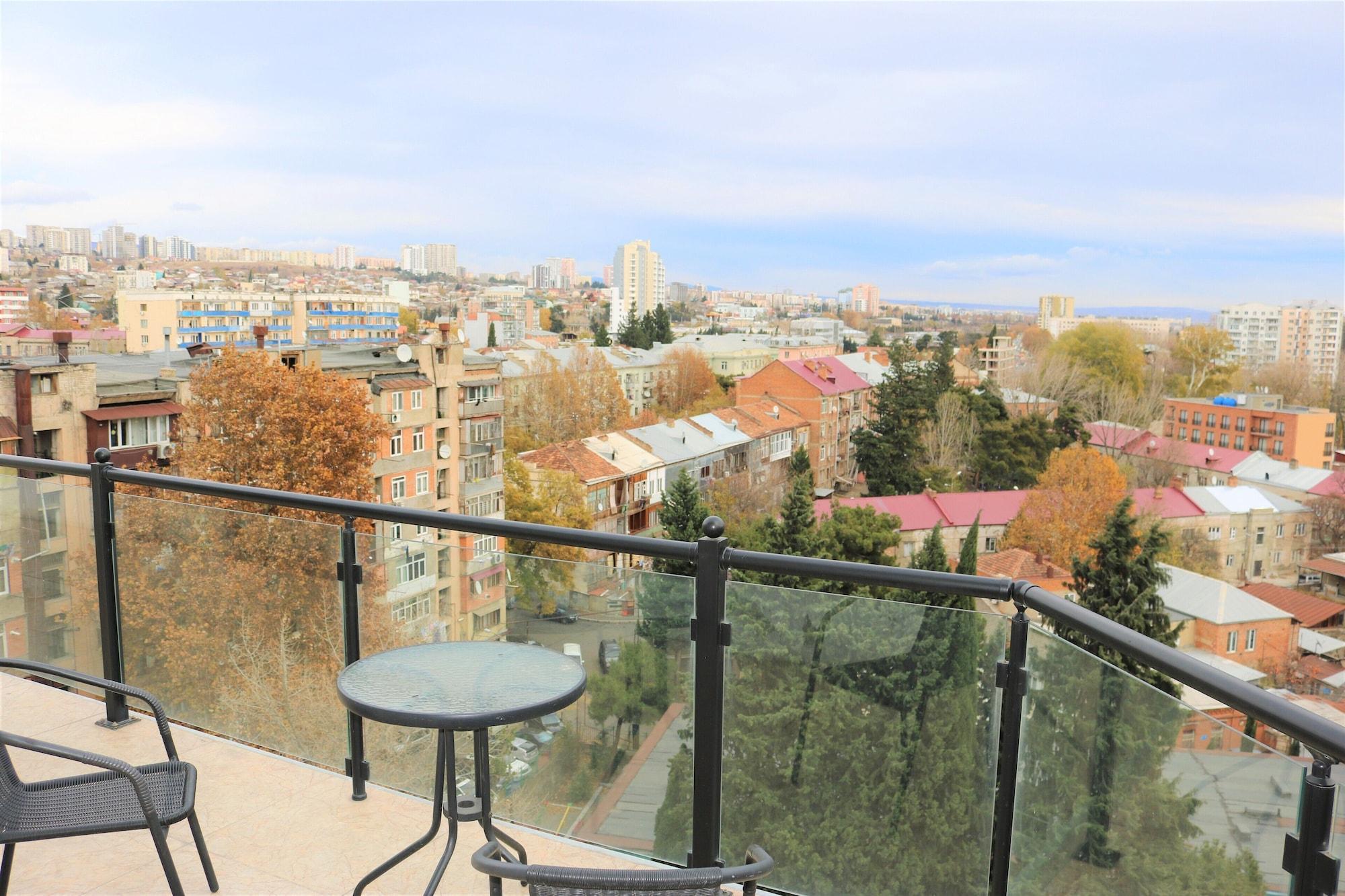 L Plaza Hotel Тбилиси Екстериор снимка