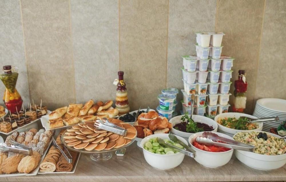 L Plaza Hotel Тбилиси Екстериор снимка