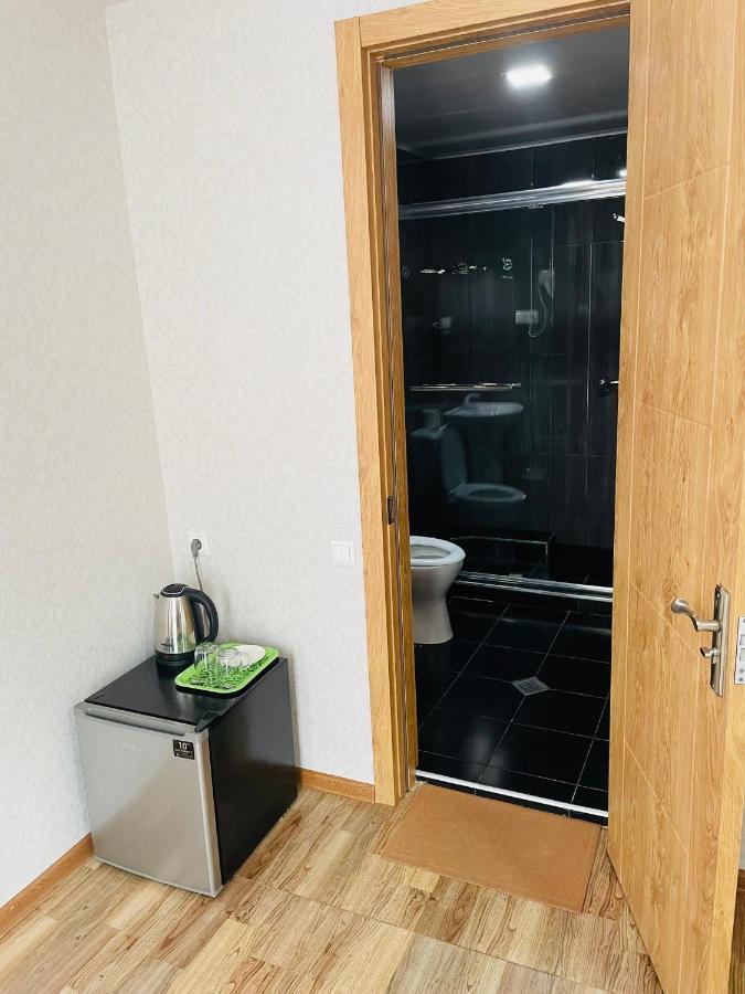 L Plaza Hotel Тбилиси Екстериор снимка
