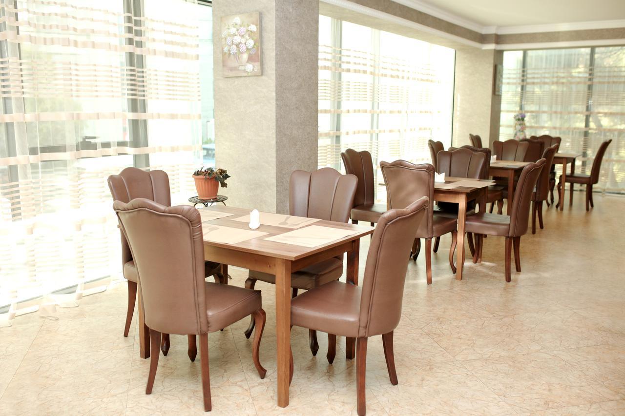 L Plaza Hotel Тбилиси Екстериор снимка