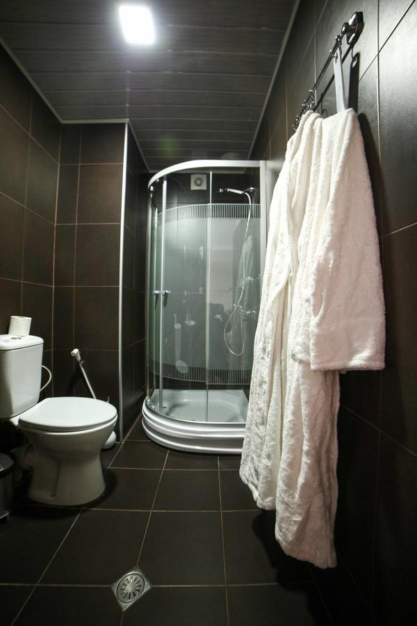 L Plaza Hotel Тбилиси Екстериор снимка