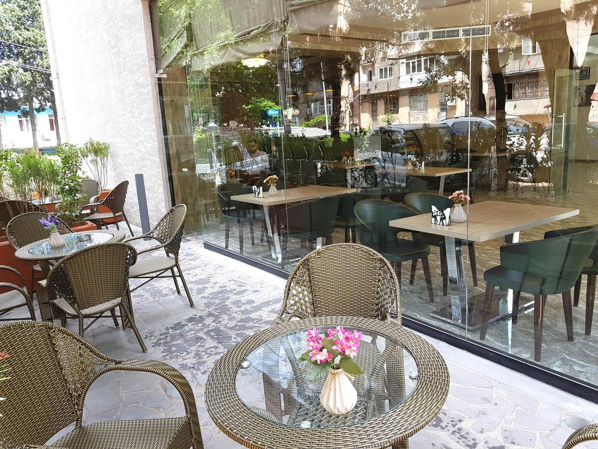 L Plaza Hotel Тбилиси Екстериор снимка