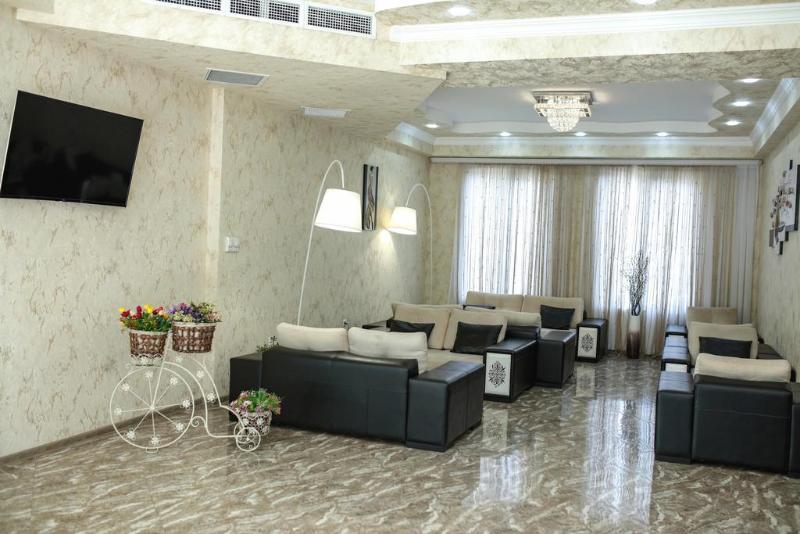 L Plaza Hotel Тбилиси Екстериор снимка