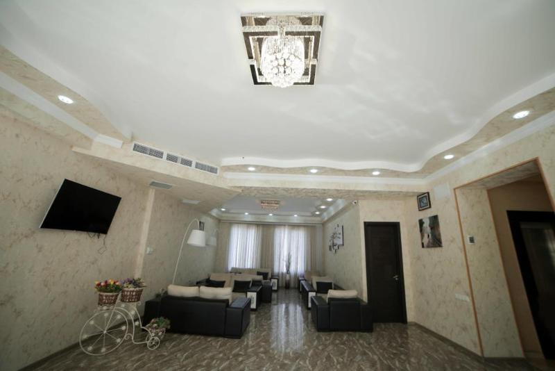 L Plaza Hotel Тбилиси Екстериор снимка
