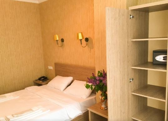 L Plaza Hotel Тбилиси Екстериор снимка