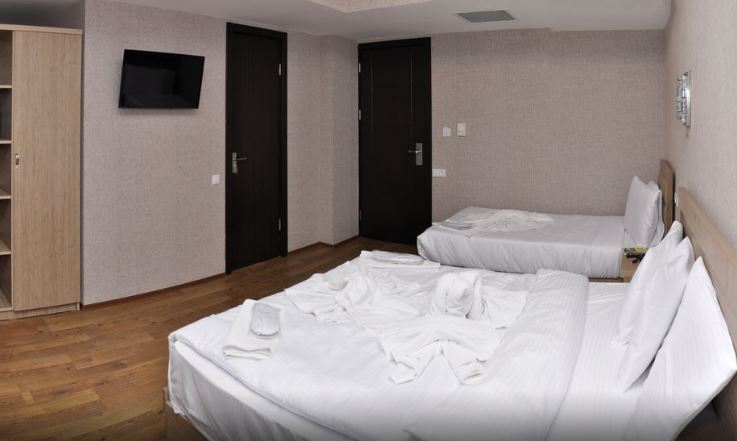 L Plaza Hotel Тбилиси Екстериор снимка