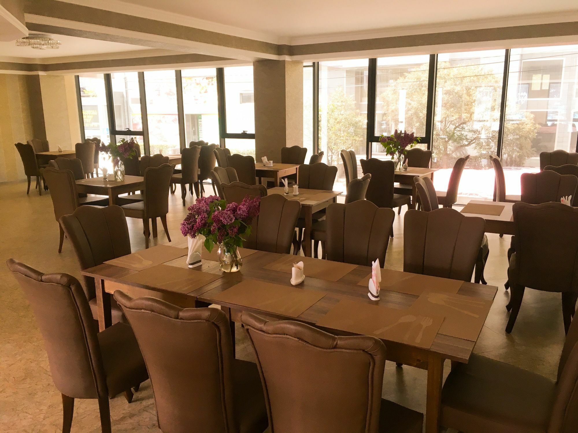 L Plaza Hotel Тбилиси Екстериор снимка