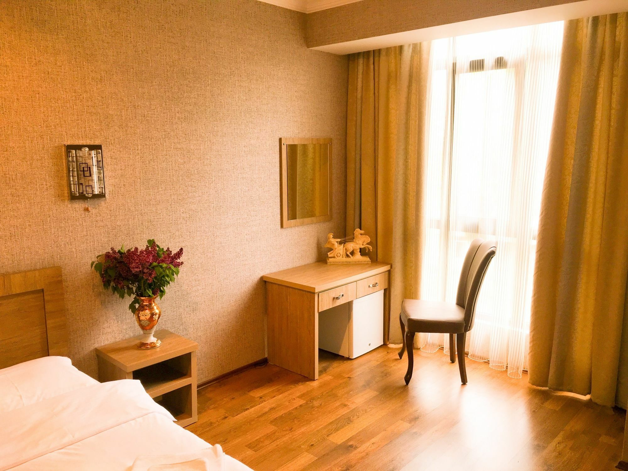 L Plaza Hotel Тбилиси Екстериор снимка